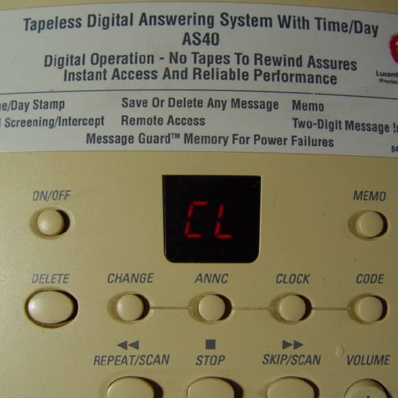 Lucent Technologies Tapeless Digital Answering System with Time/Day AS40 - Picture 3 of 4